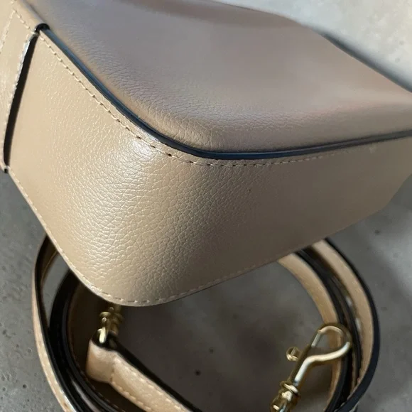 Henri Bendel Pebbled Leather Camera Crossbody Bag Beige Neutral Gold Hardware - Picture 8 of 12